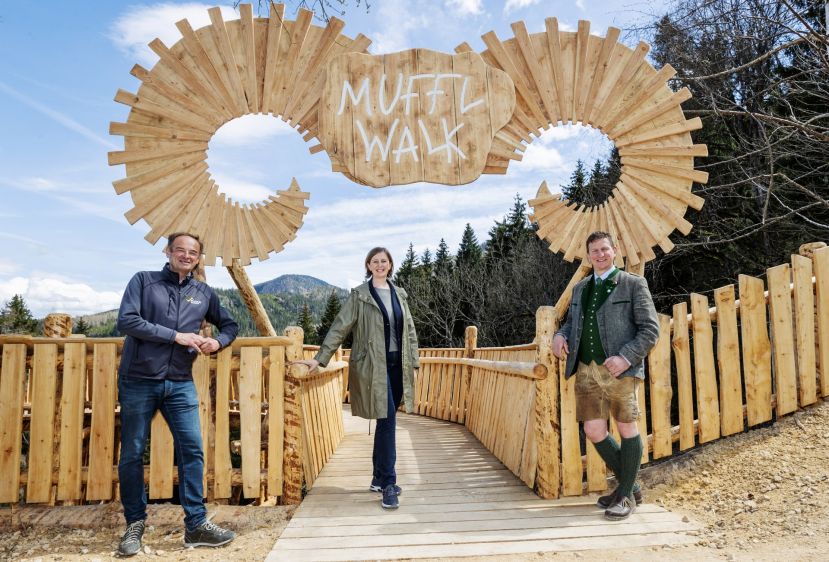 Tourismus-Landesrätin Barbara Eibinger-Miedl besuchte gemeinsam mit Mauterns Bürgermeister Andreas Kühberger und dem Wilden Berg-GF Georg Bliem den Tierpark zum Saisonstart. 