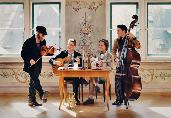 Saitenzauber und Gitarrenklang im Woferlstall