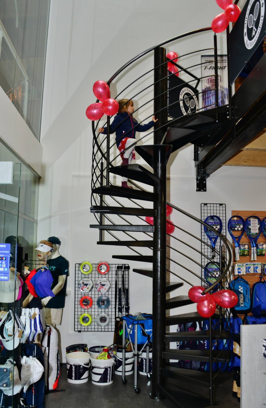 Neueroeffnung Mikes Tennisshop 2025_60