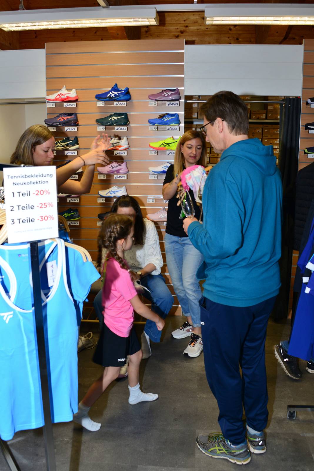Neueroeffnung Mikes Tennisshop 2025_63