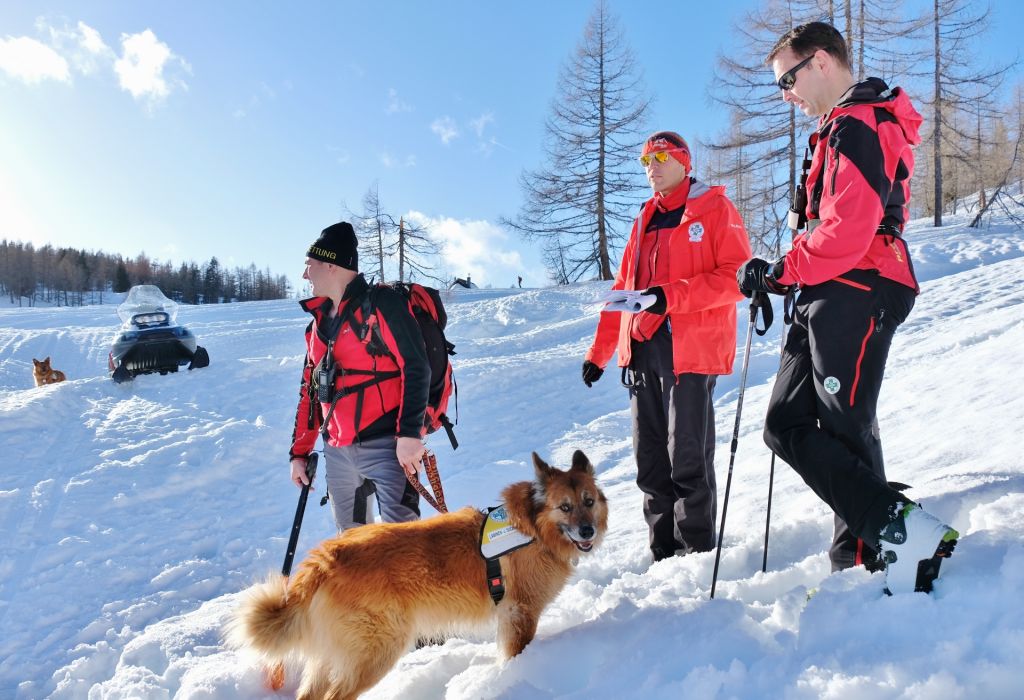 Hundeführer der Bergrettung auf der Tauplitz