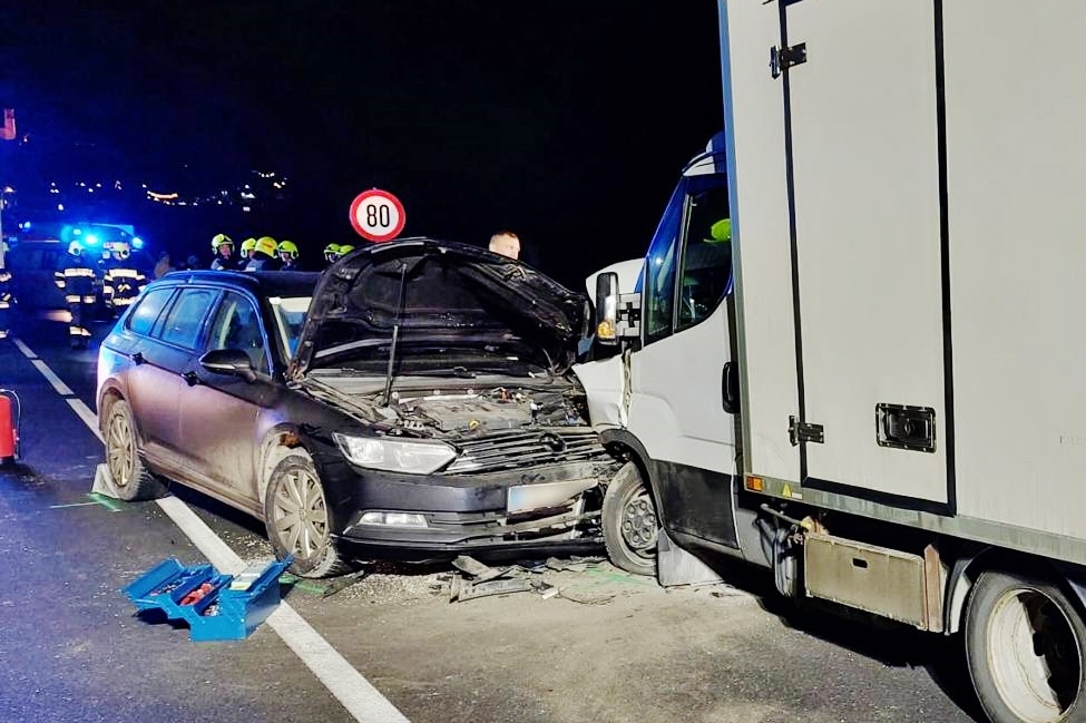 Lenkerin alkoholisiert gegen Transporter