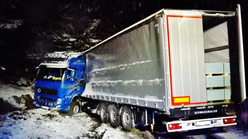 LKW kam von der Fahrbahn ab