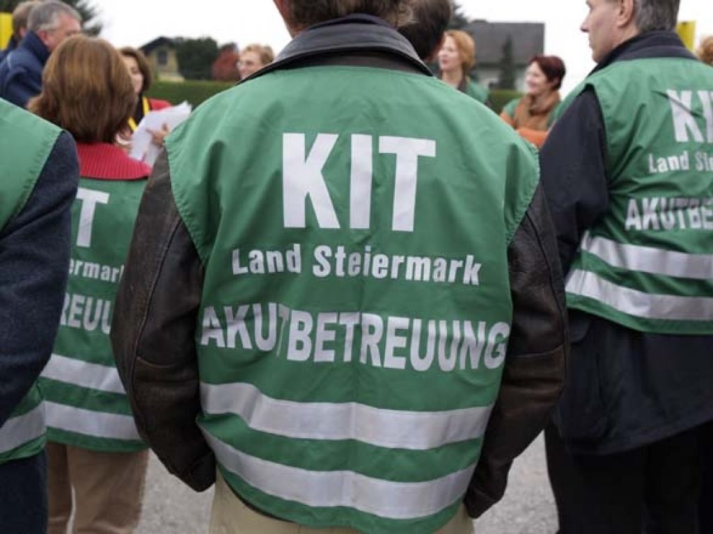 Mann 100 Meter abgestürzt