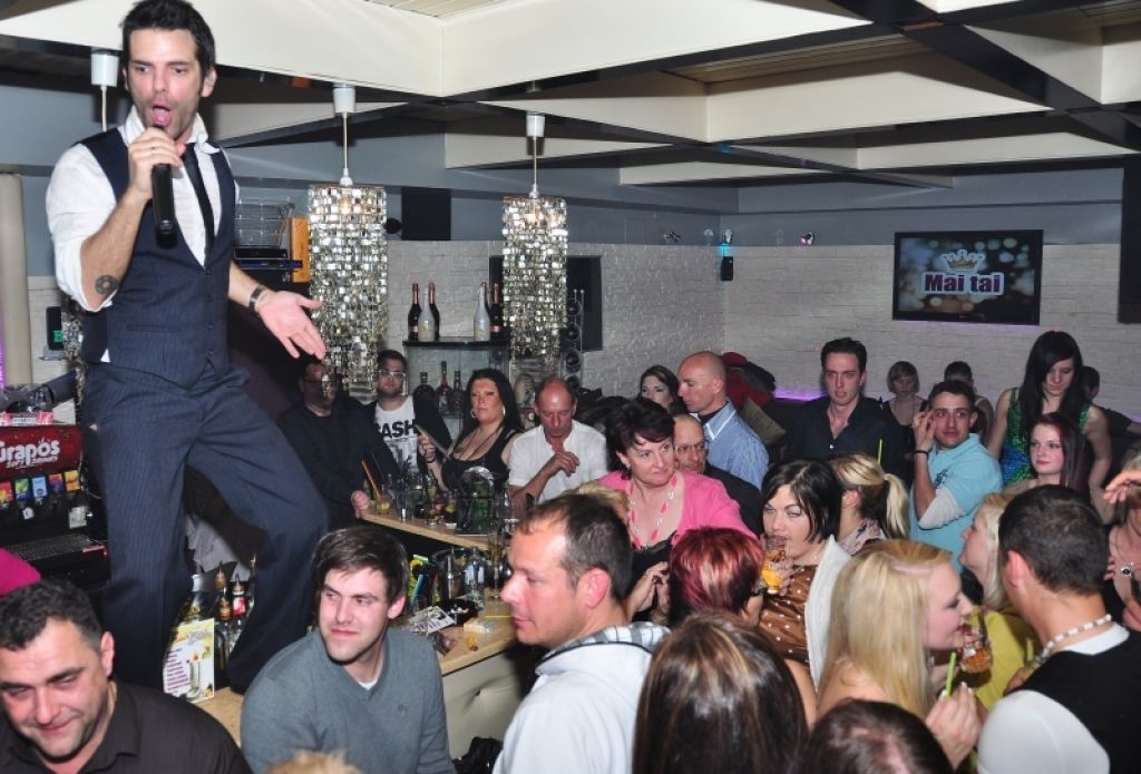 In der Vegas Bar, ORT EGA(L)…