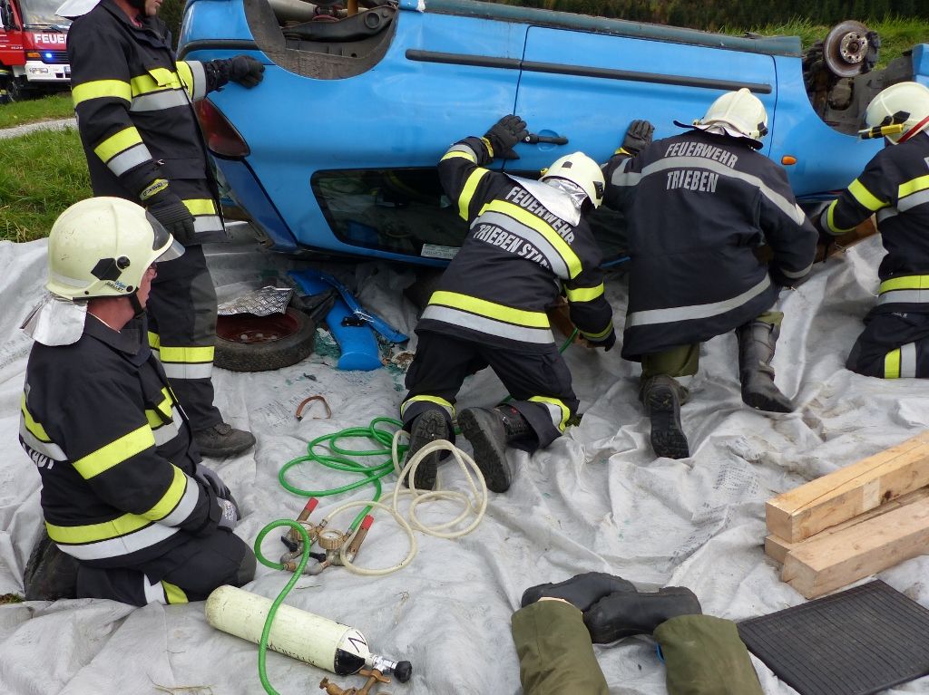 Unfall mit eingeklemmter Person