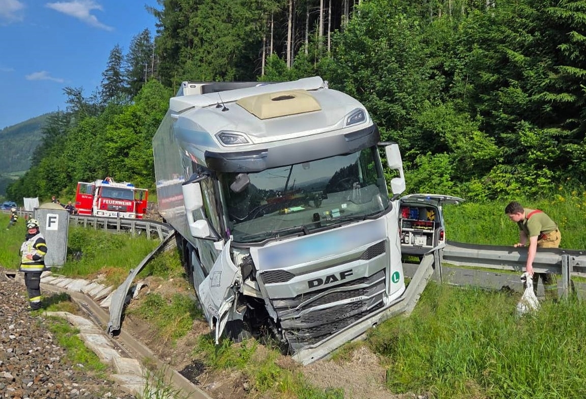Motorradlenker stirbt bei Frontalcrash