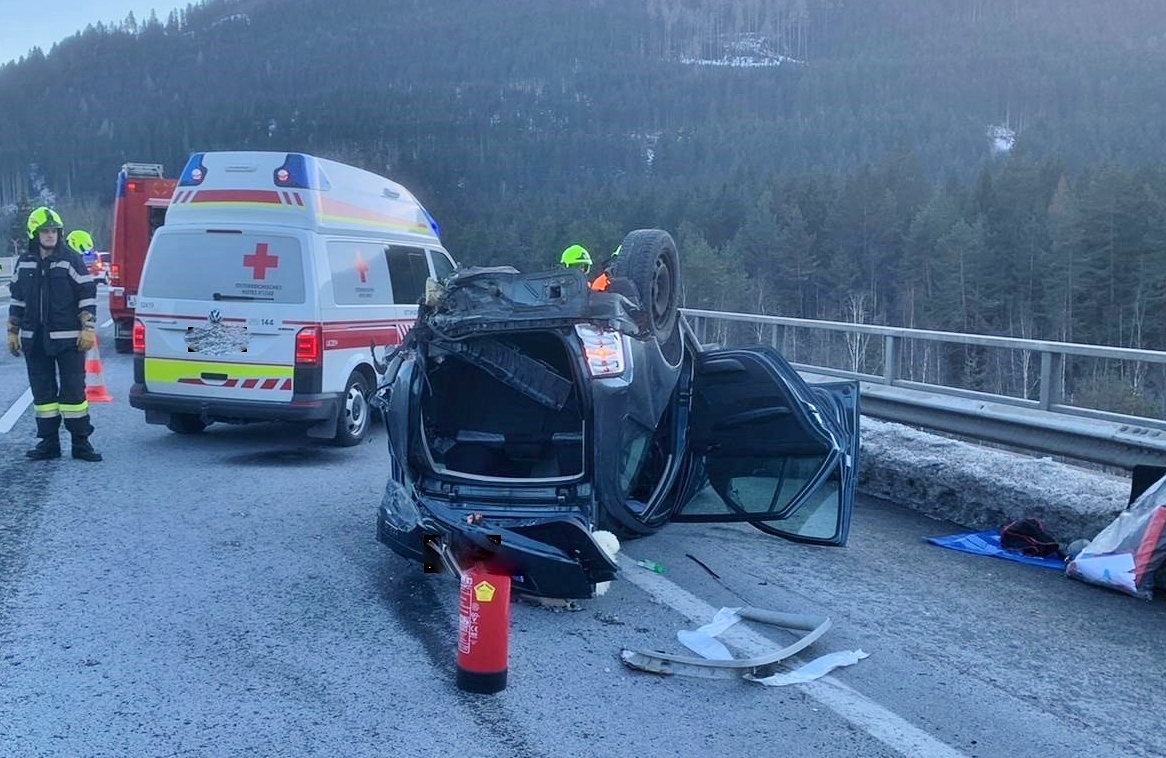 Eingeklemmte Person auf der A9