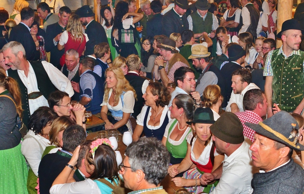 Winklerner Bierzelt und Dorffest in St. Martin