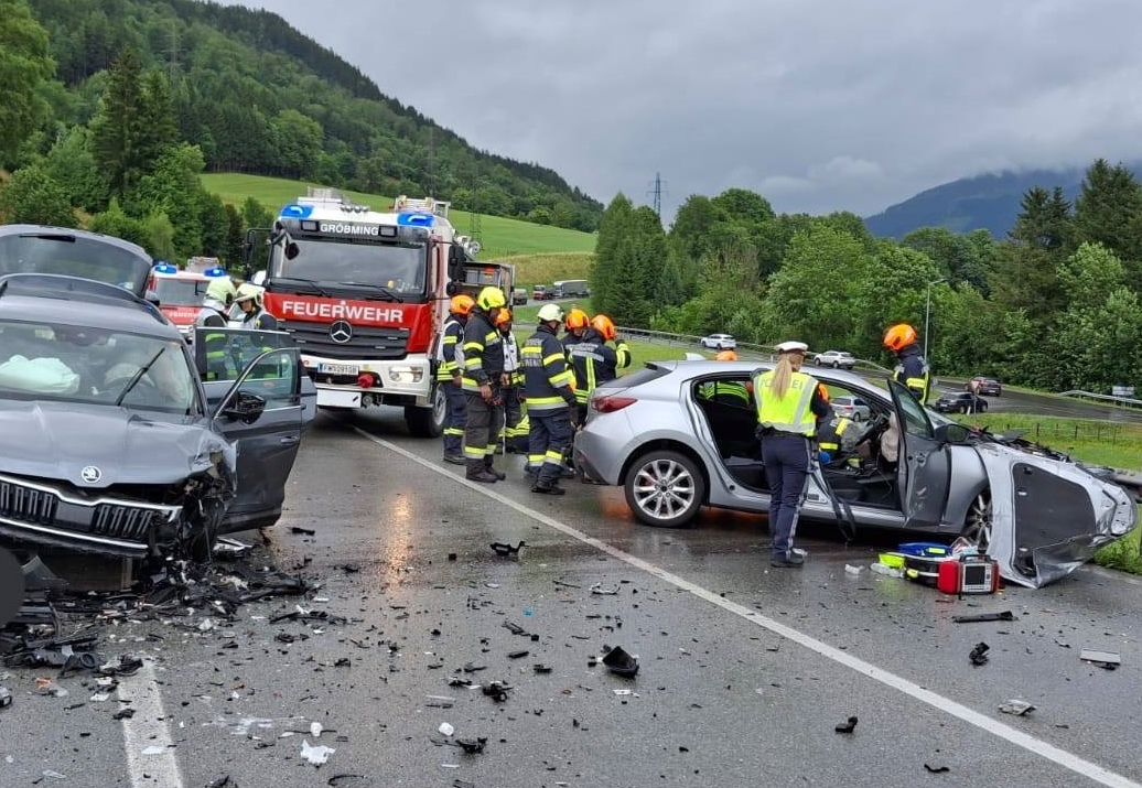 Schwerer Frontalcrash auf B320 bei Pruggern