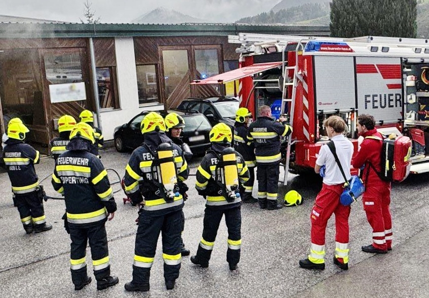 Explosion in Tischlerei löst Brand aus
