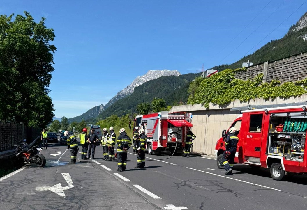 Schwerer Motorradunfall auf der B320