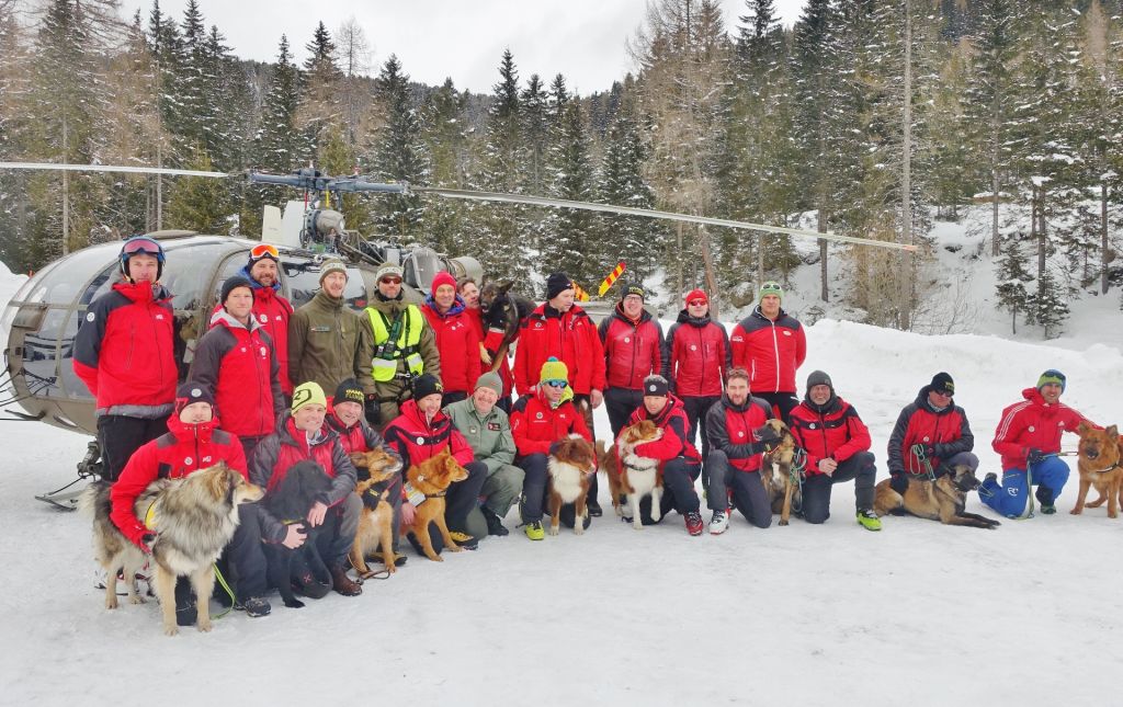 Flugstunden für die Lawinenhunde