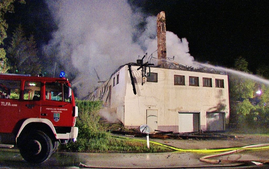 150 Mann kämpfen gegen Großbrand