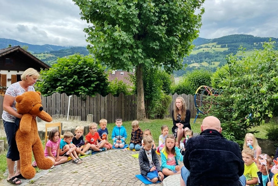 Der kleine Bär in vielen Kindergärten