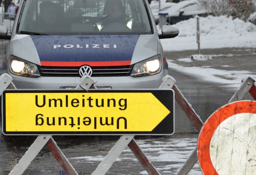 Straßensperre durch Felssturz