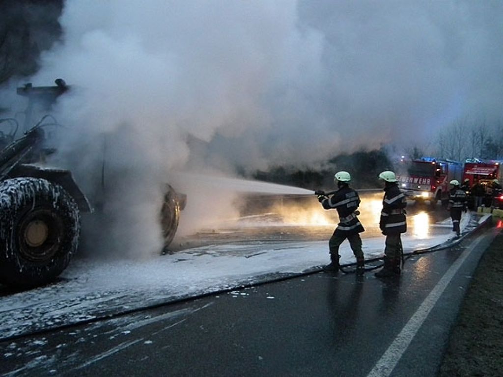 Radladerbrand auf der B 115
