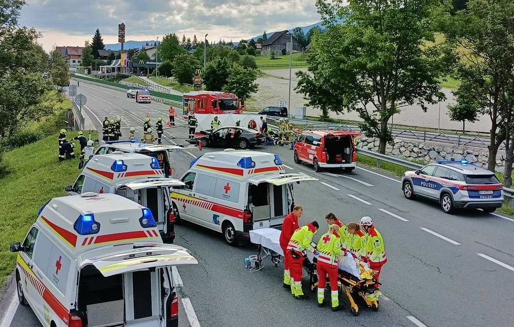 Frontalcrash auf der B320 bei Haus