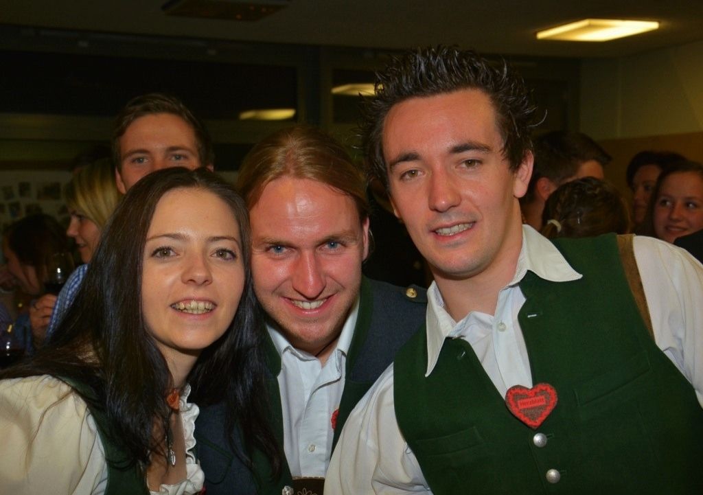 Wenn is Dirndl mit da Lederhosen