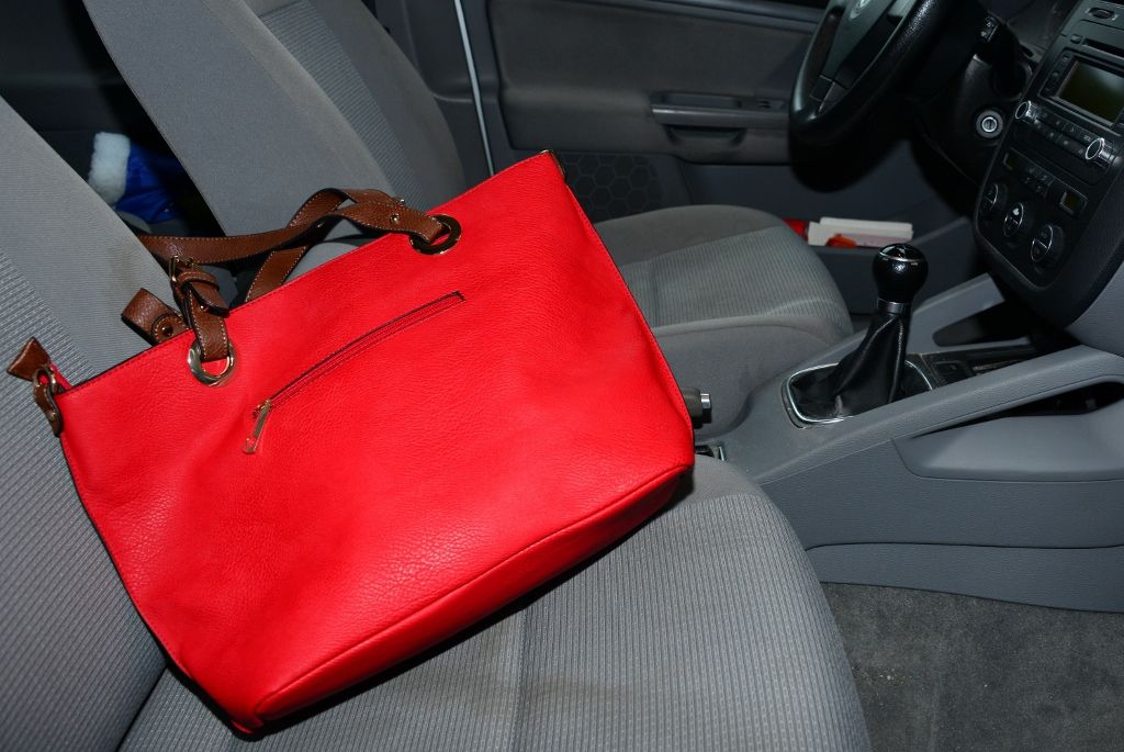 Handtasche auf Autobahn geraubt