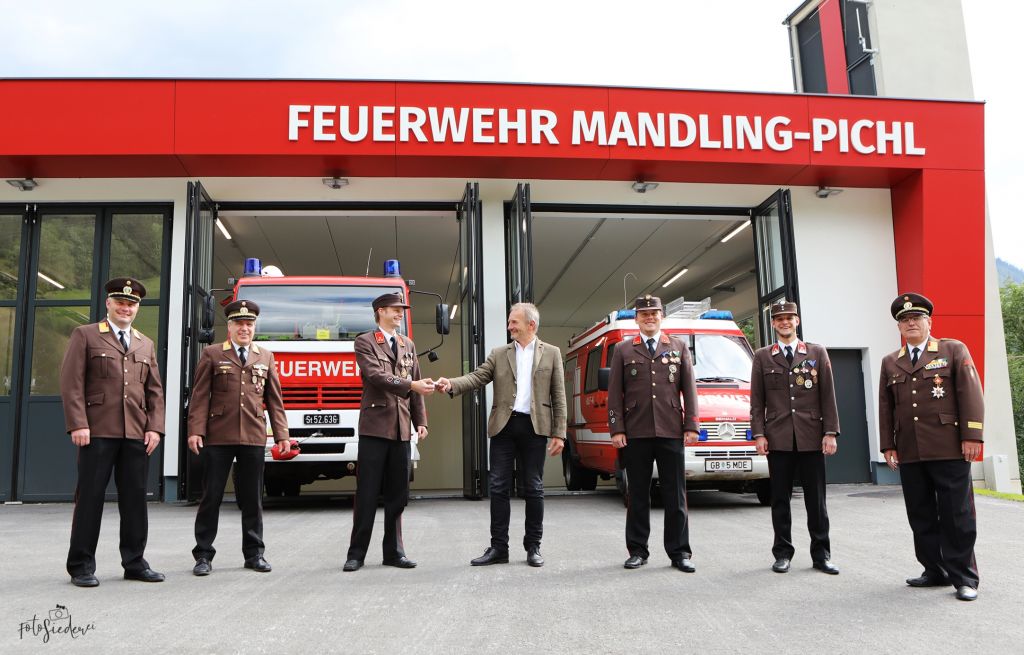 Schlüsselübergabe an die FF Mandling-Pichl