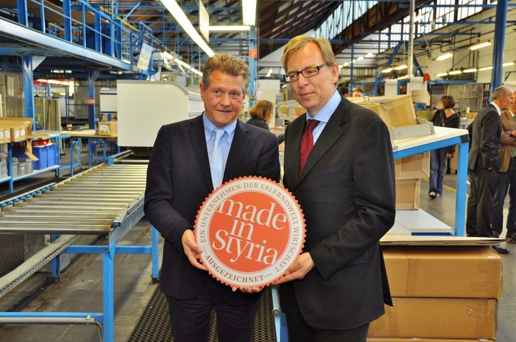 Marktführer öffnet Produktionshallen