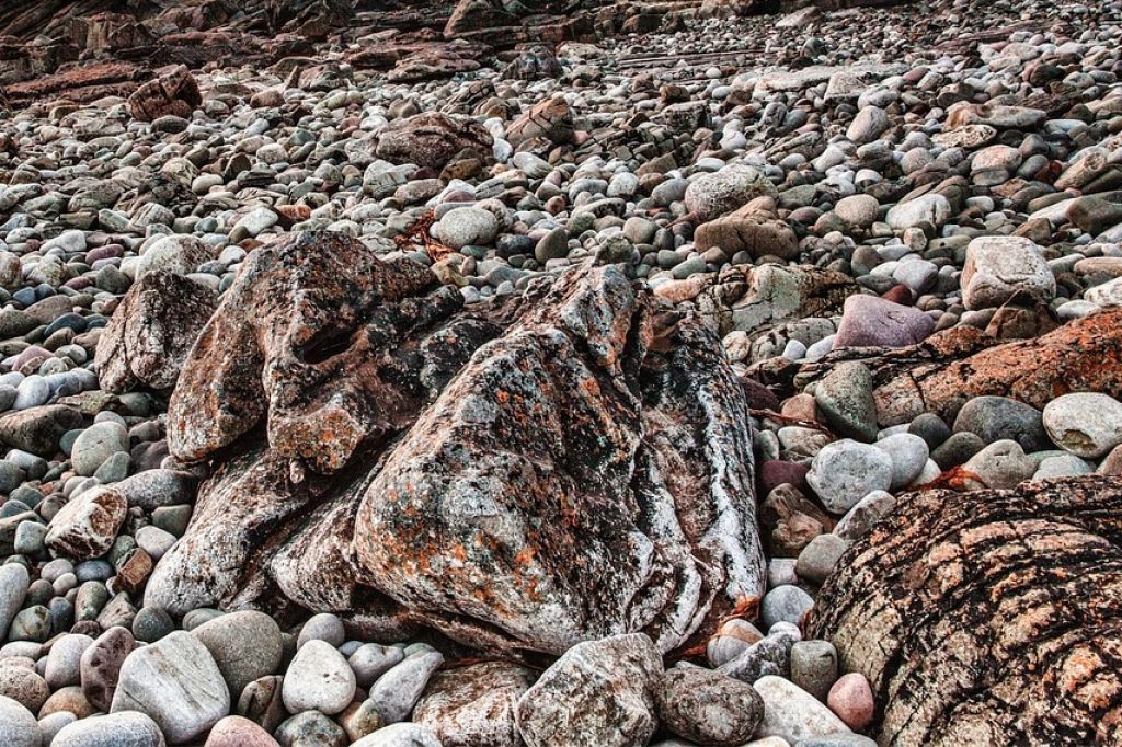Bergsteigerin von Stein getroffen