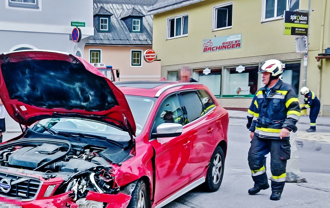 Verkehrsunfall auf der Hauptstraße in Admont