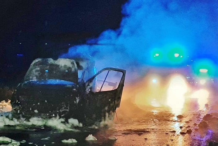 Nächtlicher PKW-Brand sorgt für Großeinsatz