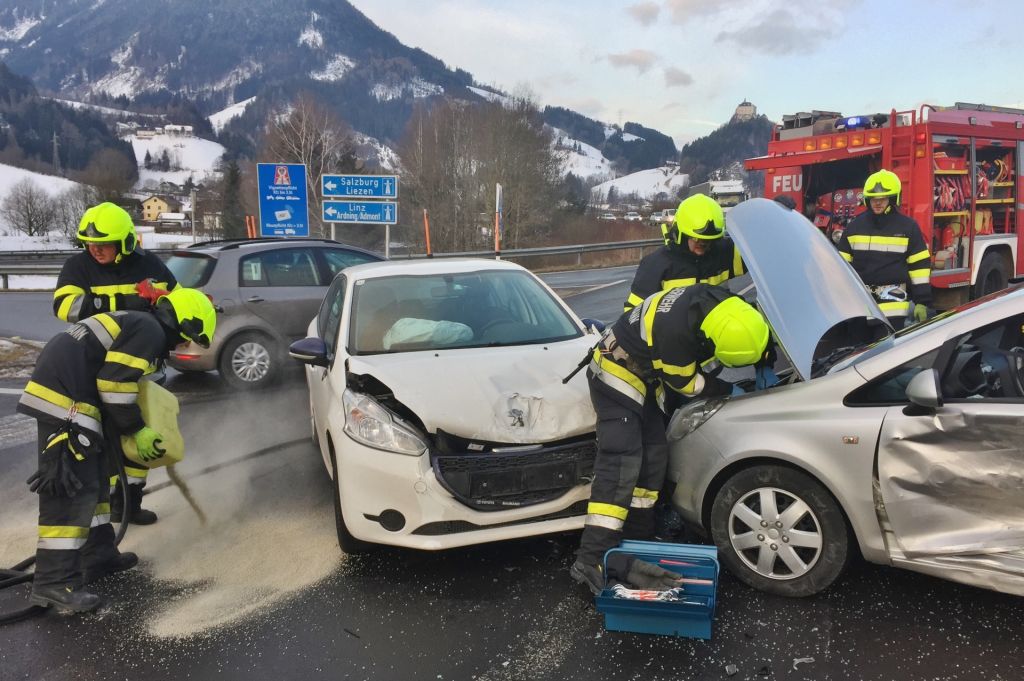 2 zeitgleiche Einsätze für die Feuerwehr
