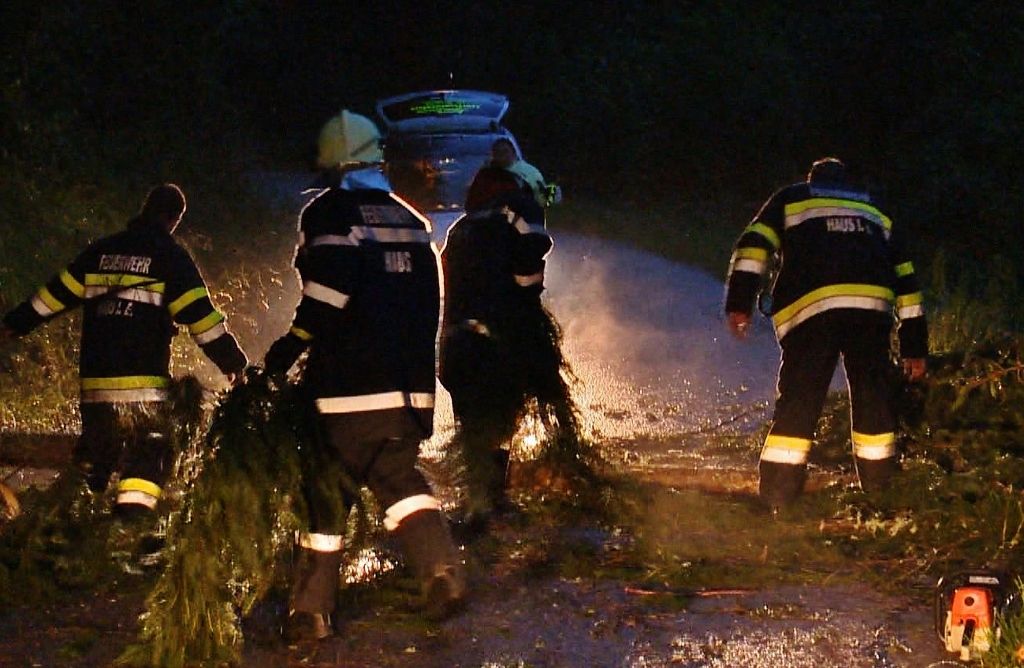 Unwetter Einsätze in Haus/E