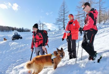 Hundeführer der Bergrettung auf der Tauplitz