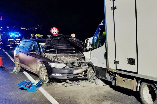 Lenkerin alkoholisiert gegen Transporter