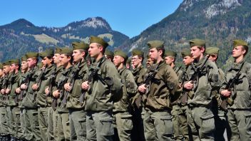 Milizsoldaten im Coronaeinsatz