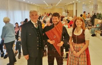 Eine Panflöte erobert die Seniorenhoamat