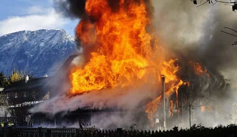 Wirtschaftsgebäude durch Brand stark beschädigt