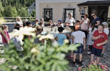 Stärkung am Trinkbrunnen des Museums