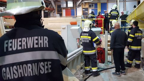 Menschenrettung nach schwerem Arbeitsunfall