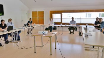 1. Projekttreffen im RML; v.li. Stephanie Knapp-Rieger und Günther Rettensteiner (Regionalis), Bernhard Krause (Radverkehrskoordinator, Land Steiermark), Rainer Kienreich (Baubezirksleitung Liezen), Georg Knaus (TVB Schladming-Dachstein), David Osebik (TVB Gesäuse), Martin Gebeshuber (RML)