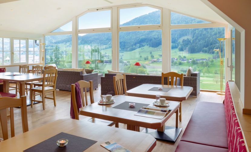 Restaurant 19 mit Ausblick auf den Golfplatz