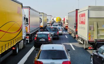 Zuerst klagen und dann nachmachen?