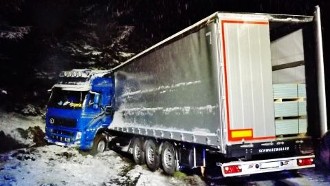 LKW kam von der Fahrbahn ab