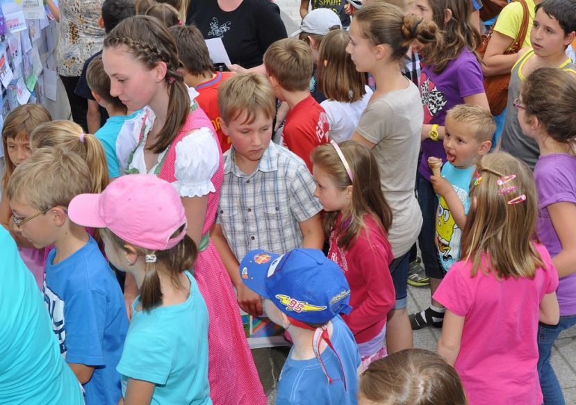 Kinder gewinnen im Autohaus Laimer