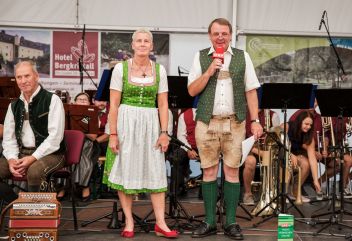 Frau Bürgermeister von Wildalpen Karin Gulas und Sepp Loibner vom Radio Steiermark