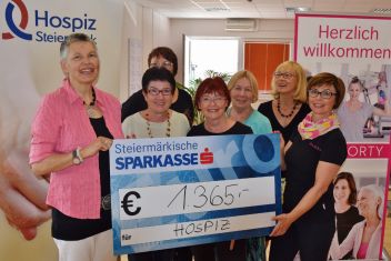 Scheck an Hospizteam überreicht