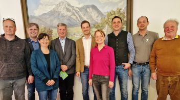 Wolfram Steiner, Bürgermeister Fritz Zefferer, Vizebürgermeisterin Alexandra Rauch, Ing. Gerhard Hochbichler, Bürgermeister Thomas Reingruber, Dr. Gerda Ploder, Lambert Stiegler, Norbert Lemmerer und Franz Perhab