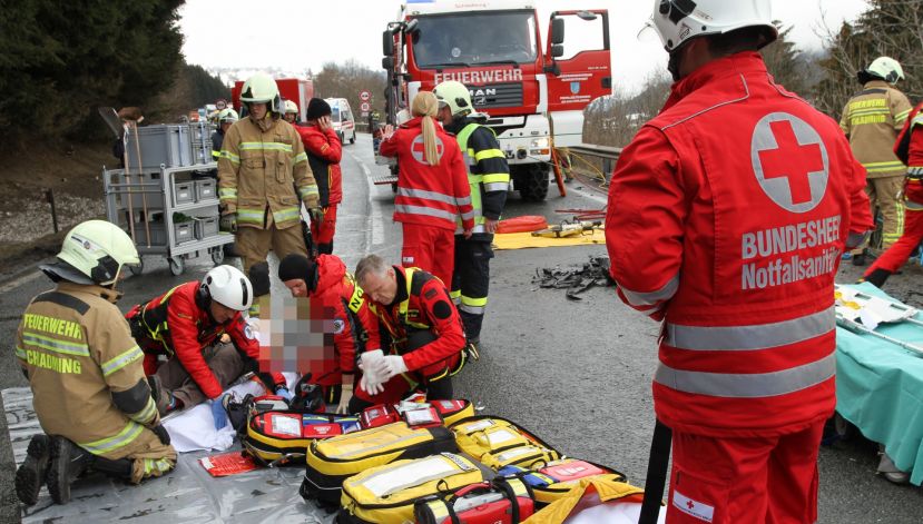 Eine Person starb bei Unfall auf der B 320