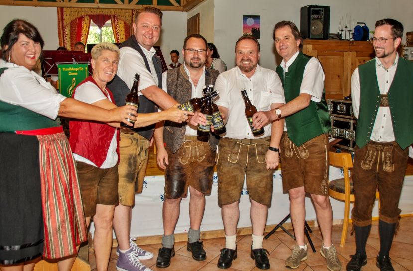 Gemeinsam 20 Jahre Geopark feiern mit Präsentation Jubiläumspilsner: Andrea Matousch (Natur- und Geopark St. Eisenwurzen), Karin Gulas, Bgm Geoparkgemeinde Wildalpen, Nationalratsabgeordneter Mario Lindner, Matthias Schmiedberger (Forstauer’s Brauhaus), Hannes Andrä, Bgm Geoparkgemeinde Altenmarkt, Bernhard Moser, Bgm Geoparkgemeinde Landl, Oliver Gulas-Wöhri (GF Natur- und Geopark St. Eisenwurzen)