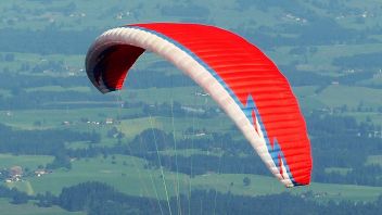 Paragleiter nach Sturz schwer verletzt