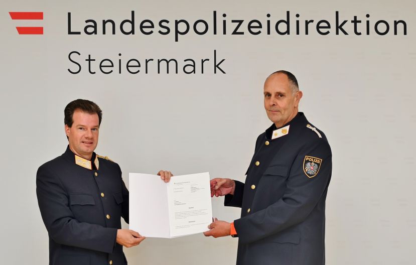 Landespolizeidirektor Gerald Ortner mit Kontrollinspektor Kurt Berger
